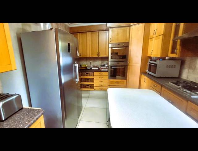 9 BEDROOM HOUSE FOR SALE IN WIERDA PARK